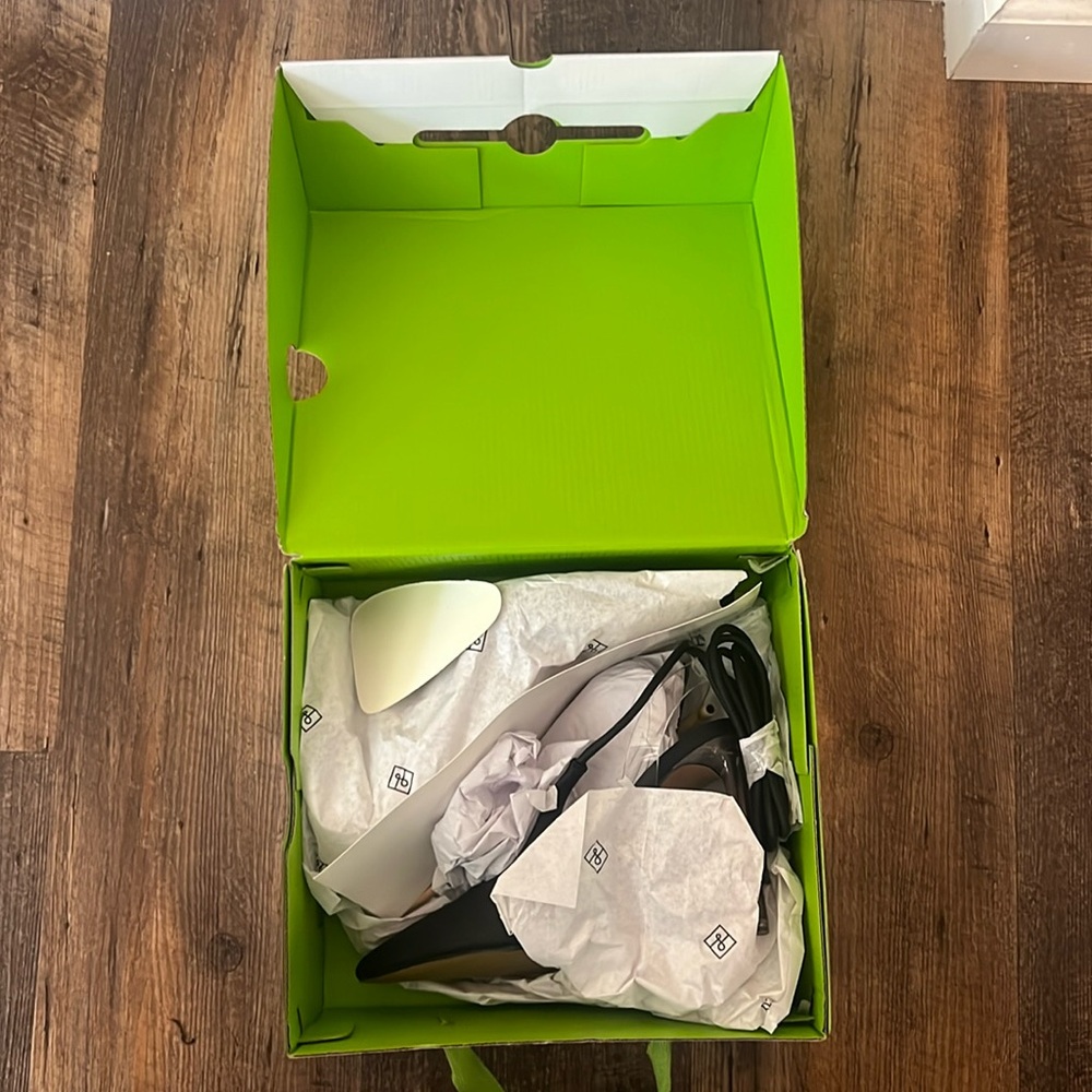NWT black Veronique Size 7 Heels